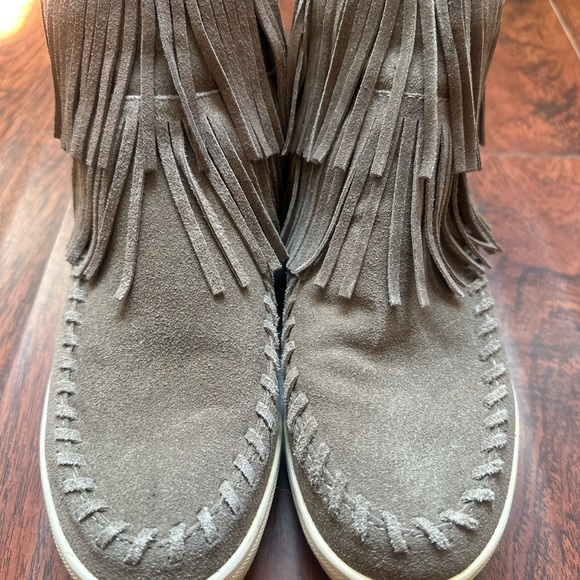 Modismo supply Co. fringe booties. Very comfy and stylish. - Picture 2 of 3